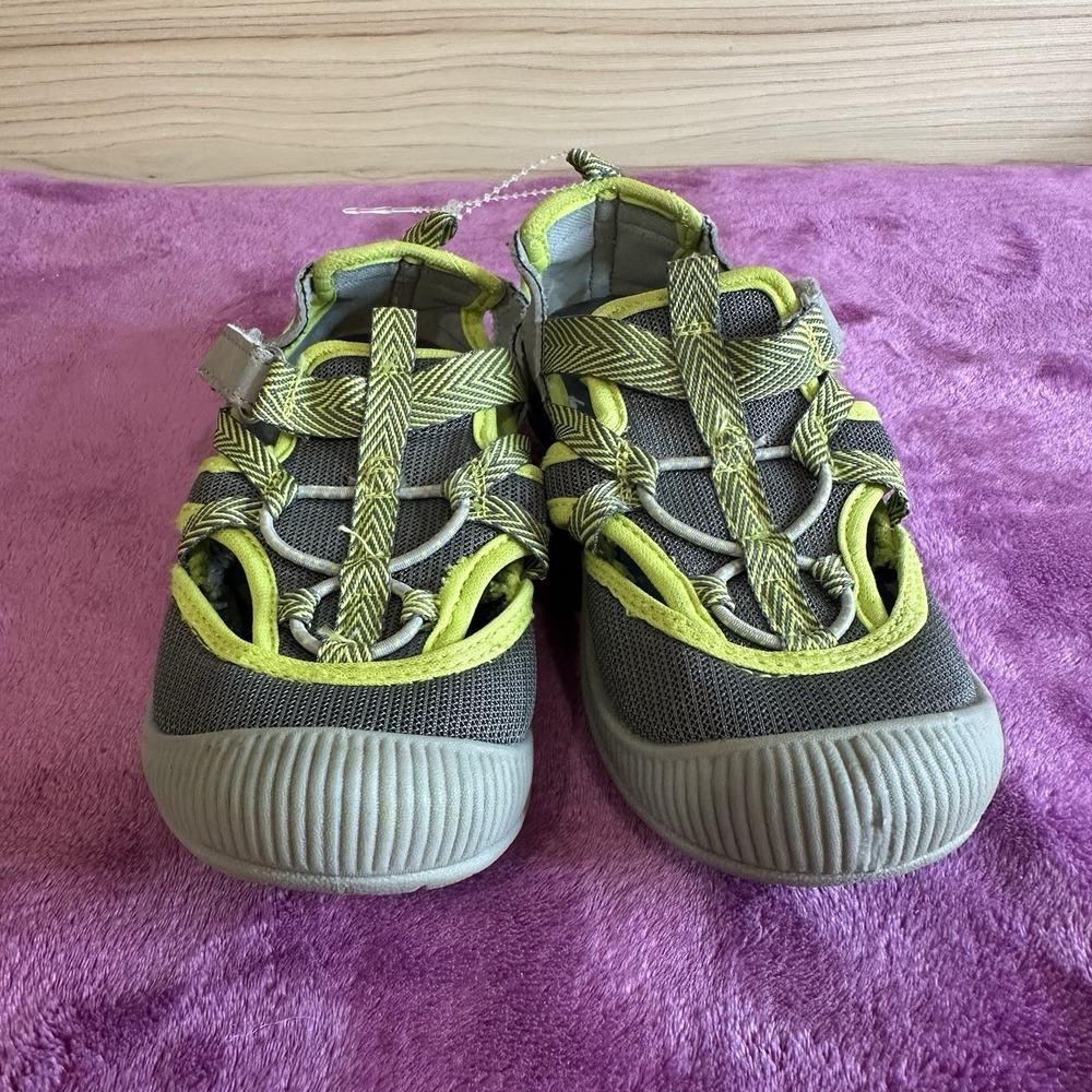 OshKosh  Boy's Everyplay Flexible Outsole Bump Toe Sandal Size 12